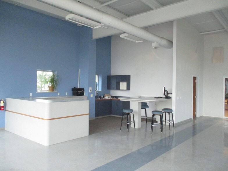 More Photos Of 3420 Dewey St, Manitowoc Freestanding For Lease