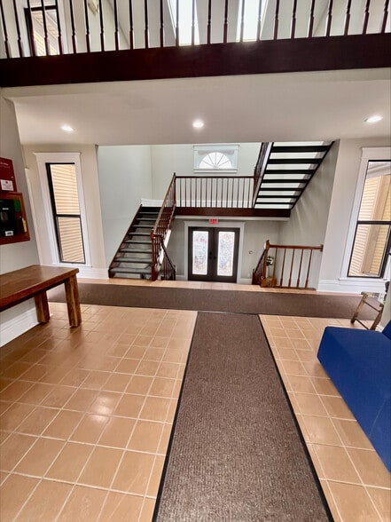 More Photos Of 121 N Washington St, Naperville Medical For Lease
