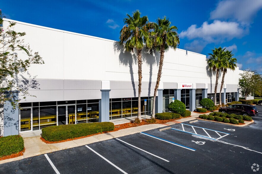 More Photos Of 7600 Kingspointe Pky, Orlando Unknown For Lease