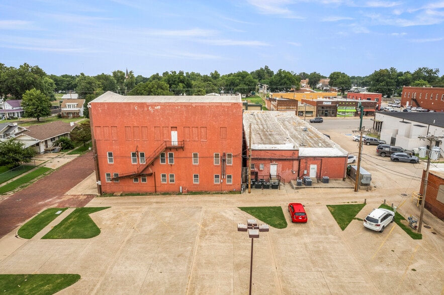 More Photos Of 115-117 W Grand Ave, Tonkawa Storefront Retail Office For Sale