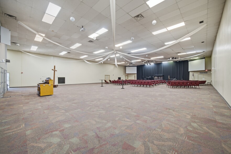 More Photos Of 14400 Northwest Fwy, Houston Religious Facility For Sale