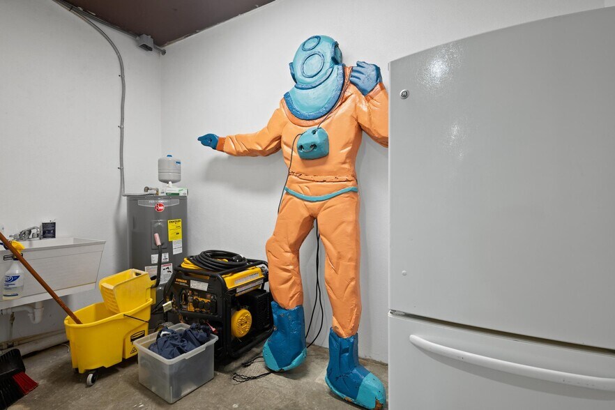 More Photos Of 810 Dodecanese Blvd, Tarpon Springs Marina For Sale