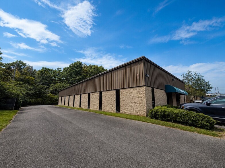 More Photos Of 2148 Pelham Pky, Pelham Office For Sale