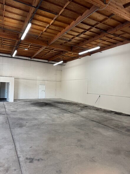More Photos Of 16187 Yucca St, Hesperia Warehouse For Sale