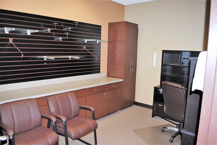 More Photos Of 10411 Moss Park Rd, Orlando Office For Lease