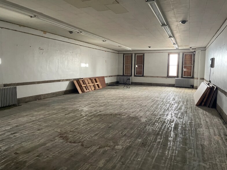 More Photos Of 23 N Bridge St, Saint Anthony Storefront Retail Residential For Sale