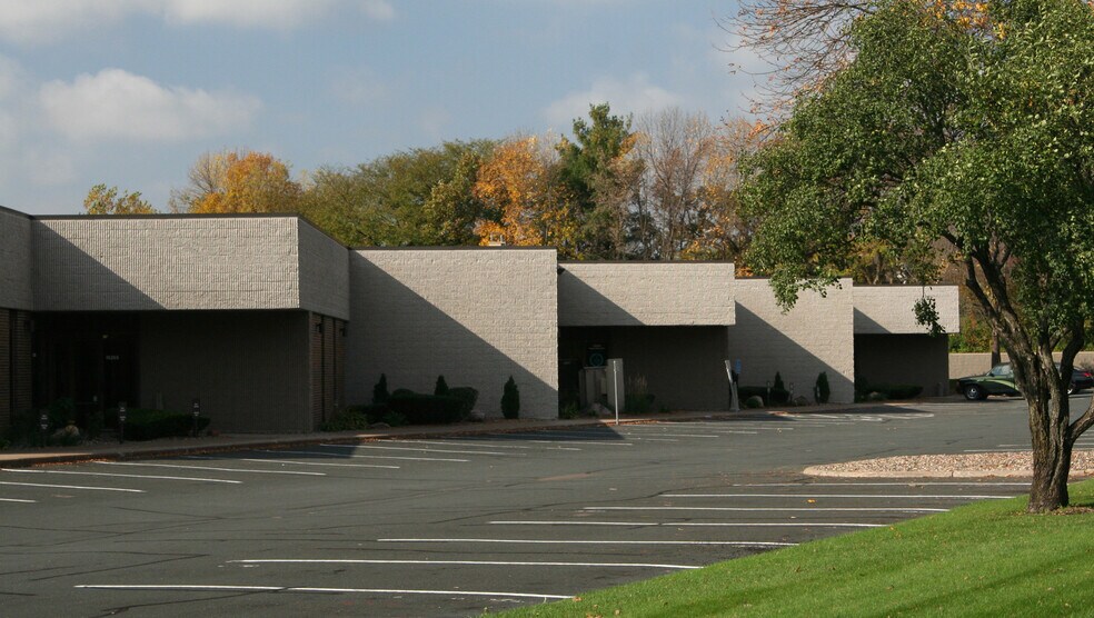More Photos Of 15225-15305 Minnetonka Blvd, Minnetonka Warehouse For Lease