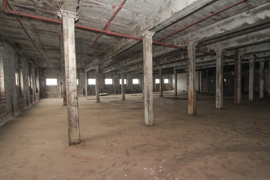 More Photos Of 2842-2852 Rosehill St, Philadelphia Light Distribution For Lease