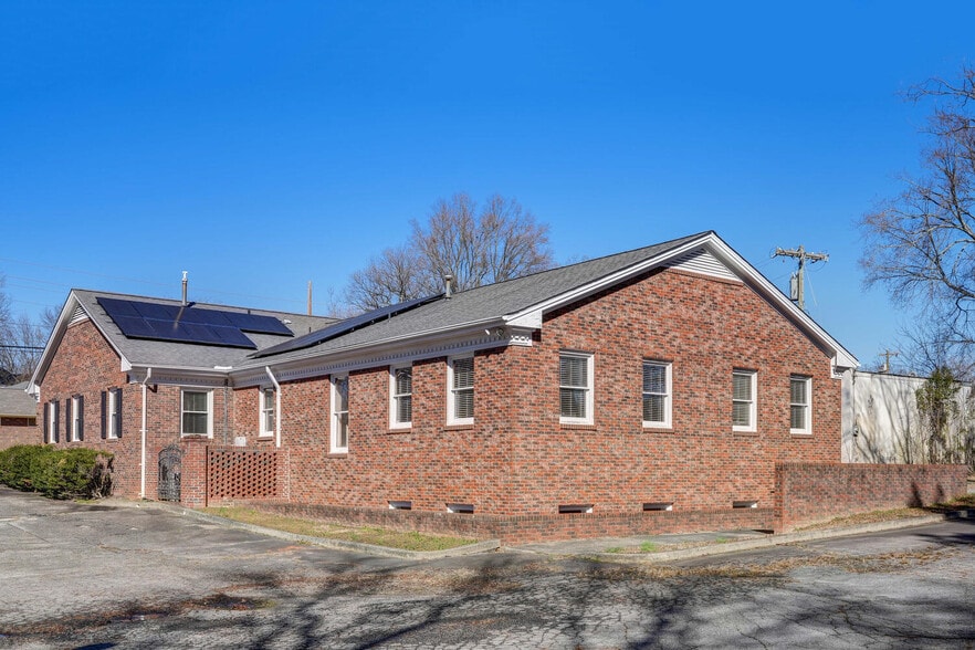 More Photos Of 601 W Harrison St, Reidsville Medical For Sale