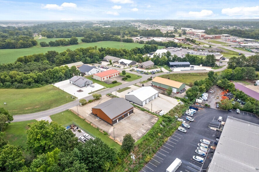 More Photos Of 219 Industrial Dr, Clarksville Warehouse For Lease