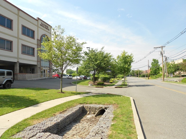 More Photos Of 300 Penhorn Ave, Secaucus Office For Lease