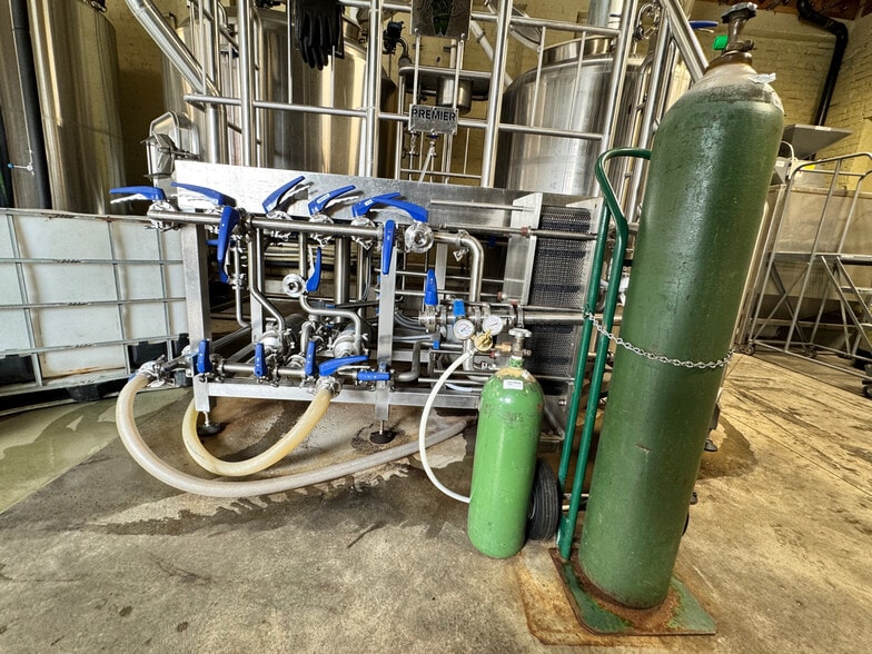 More Photos Of 585 E Thompson Blvd, Ventura Restaurant For Sale