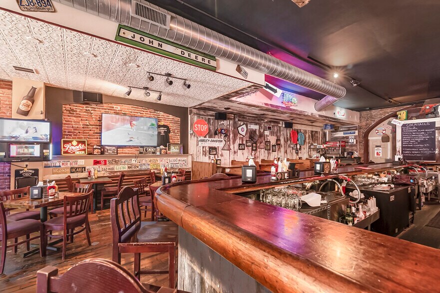 More Photos Of 1607-1609 10th St, Monroe General Retail For Sale