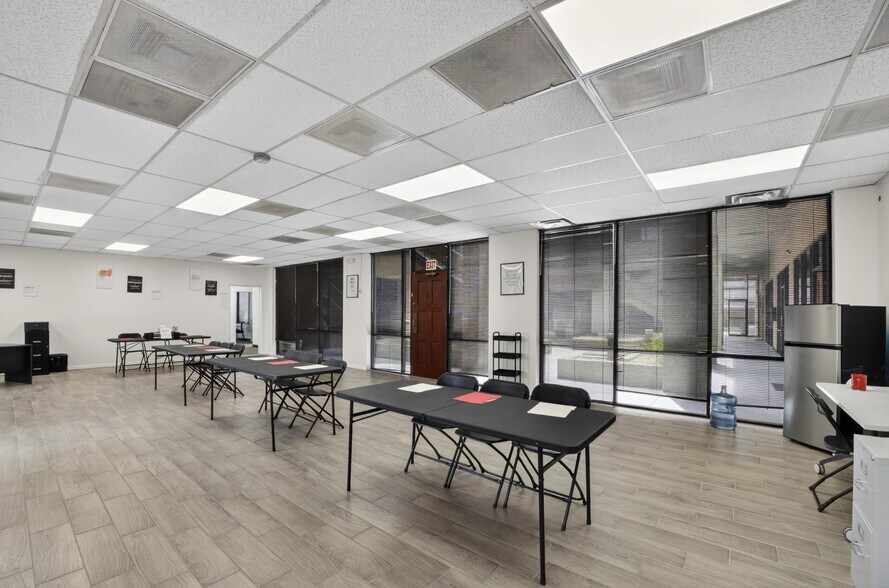 More Photos Of 2920 N 24th Ave, Phoenix Office For Sale