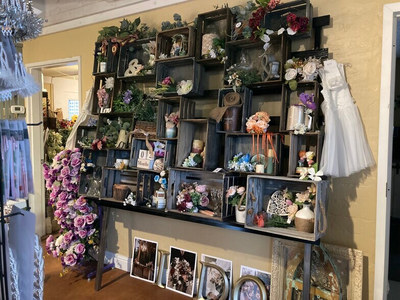 More Photos Of 870 Hartnell Ave, Redding Garden Center For Sale