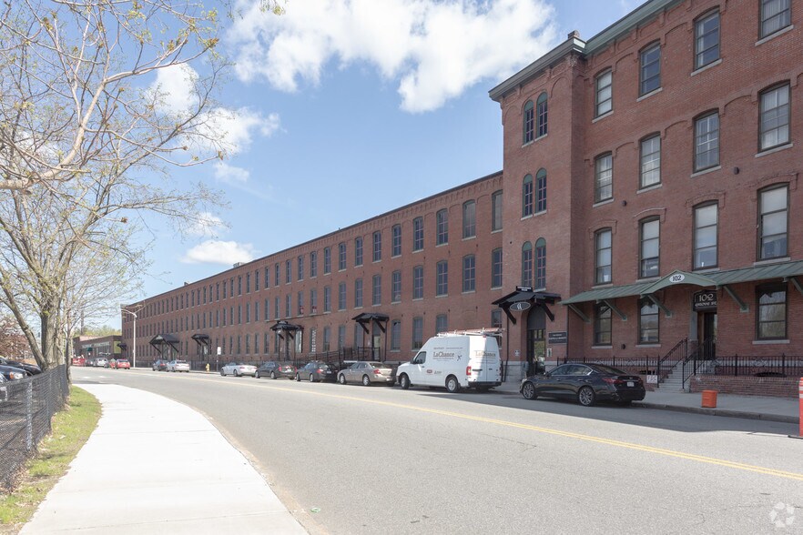 100 Grove St, Worcester, MA 01605 Lofts/Showrooms For Lease