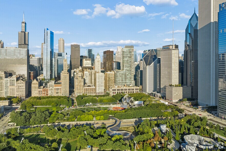 More Photos Of 111 N Wabash Ave, Chicago Office For Sale