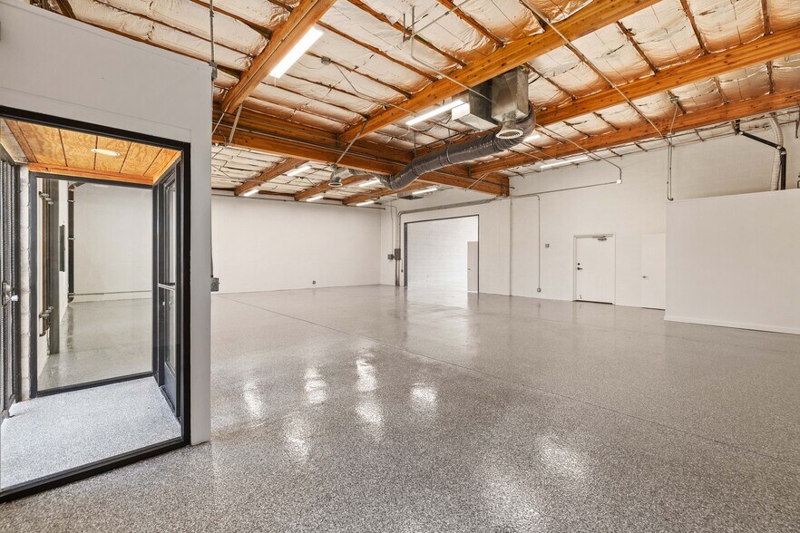 More Photos Of 38559 E 6th St, Palmdale Warehouse For Sale