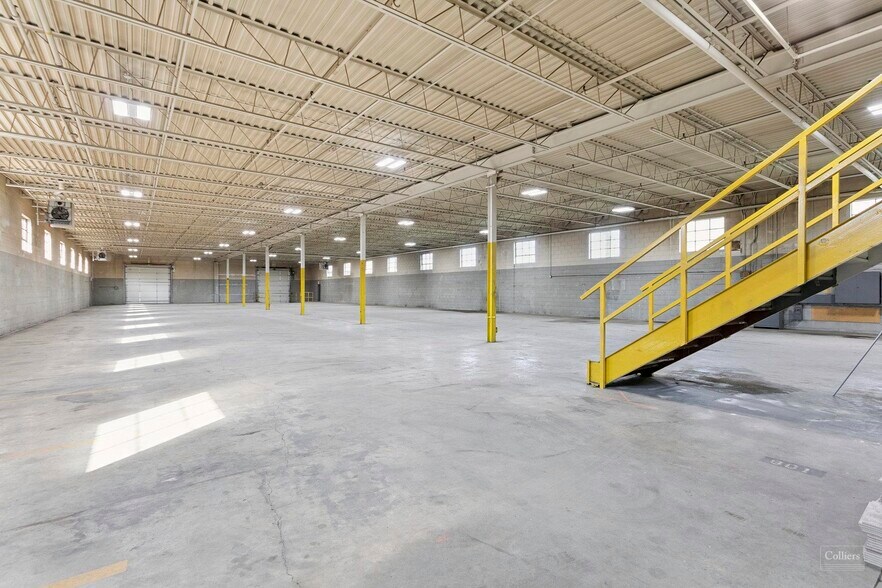 More Photos Of 5309 Maingate Dr, Mississauga Manufacturing For Sale