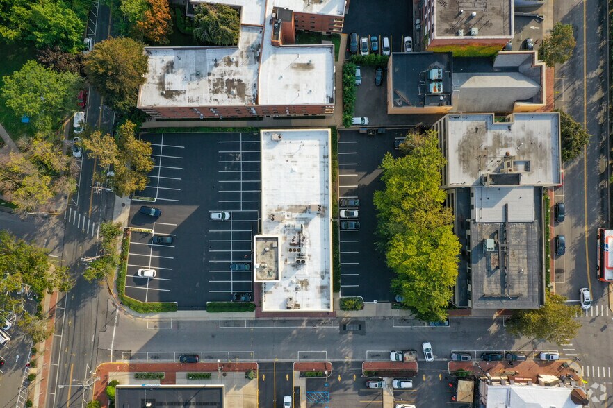 More Photos Of 9 Park Pl, Great Neck Office For Lease
