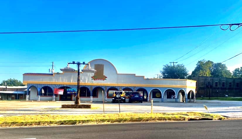 Primary Photo Of 102 E Broadway St, Big Sandy General Retail For Lease