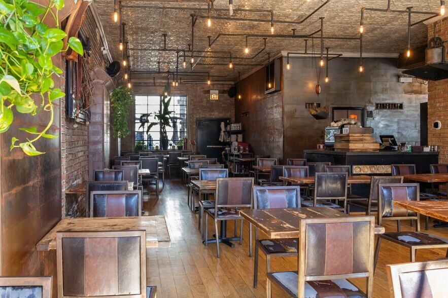 More Photos Of 2100 W Division St, Chicago General Retail For Lease