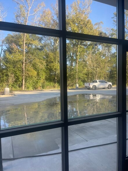 More Photos Of 7702 Magnolia Beach Rd, Denham Springs Office For Lease