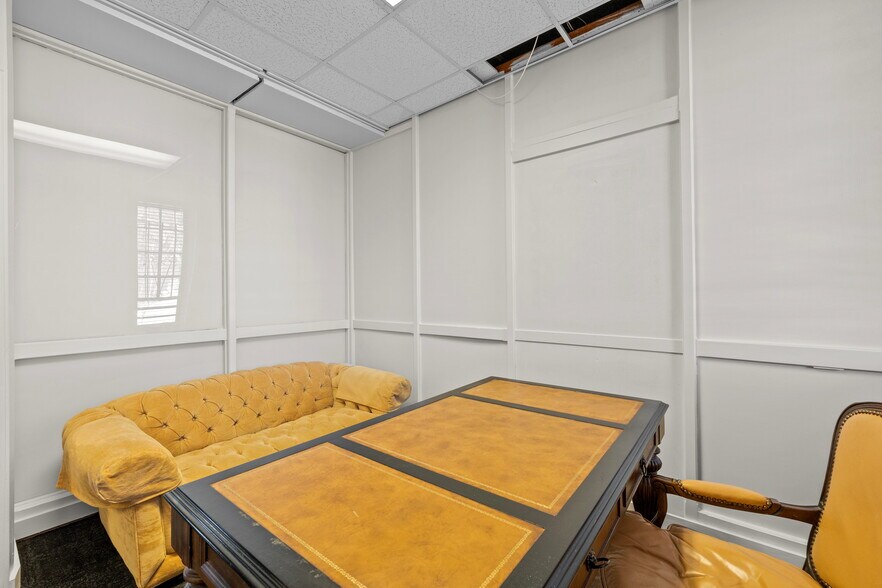 More Photos Of 325 Candler Rd, Atlanta Coworking Space