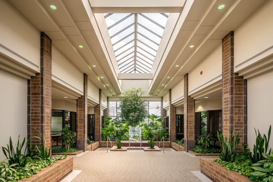 More Photos Of 11492 Bluegrass Pky, Louisville Office For Lease