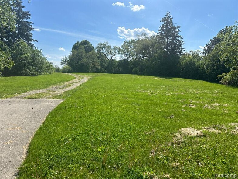 More Photos Of 8000 S Saginaw Rd, Grand Blanc Land For Sale