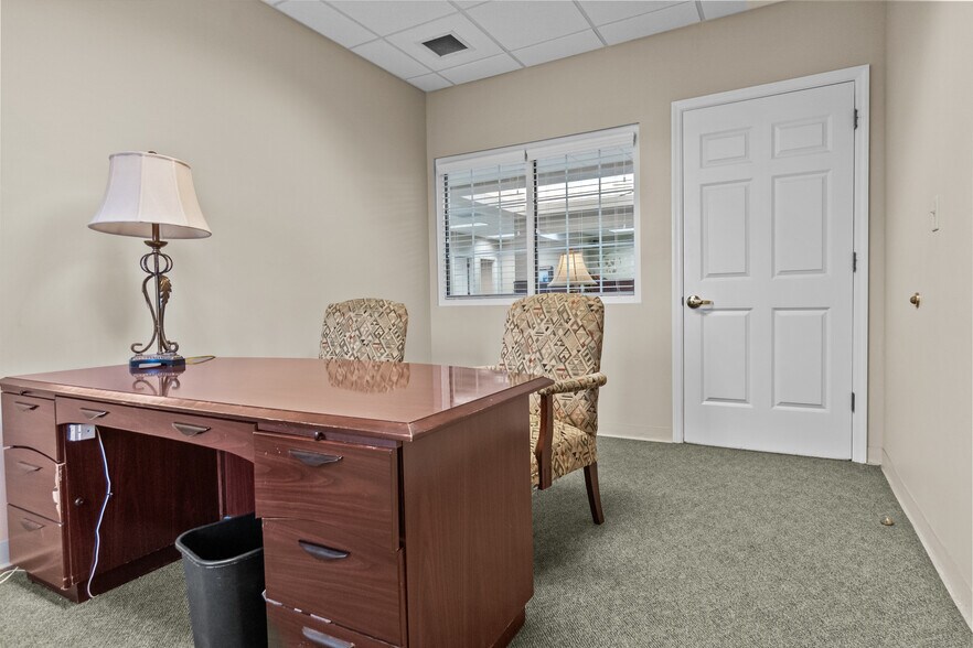 More Photos Of 239 Cedric St, Leesburg Office For Sale