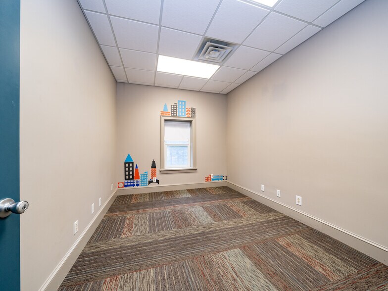 More Photos Of 35 Main St, Scottsville Office For Sale