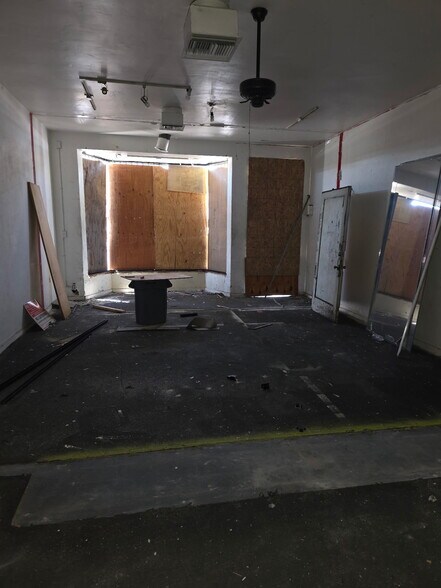 More Photos Of 5128 Vineland Ave, North Hollywood Storefront For Lease