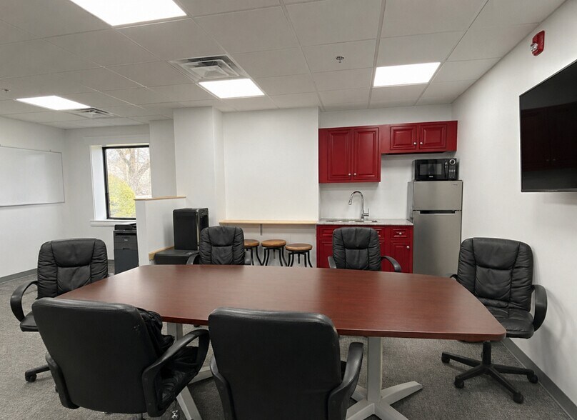 More Photos Of 1 Presidential Way, Woburn Light Distribution For Lease