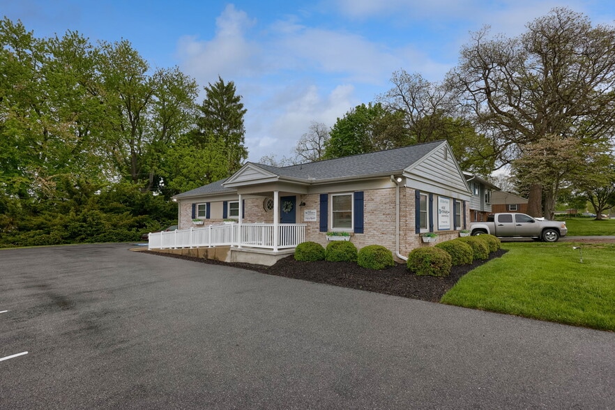 More Photos Of 825 Eden Rd, Lancaster Medical For Sale