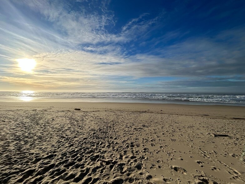 More Photos Of 1593 US 101 Hwy, Reedsport Hotel For Sale