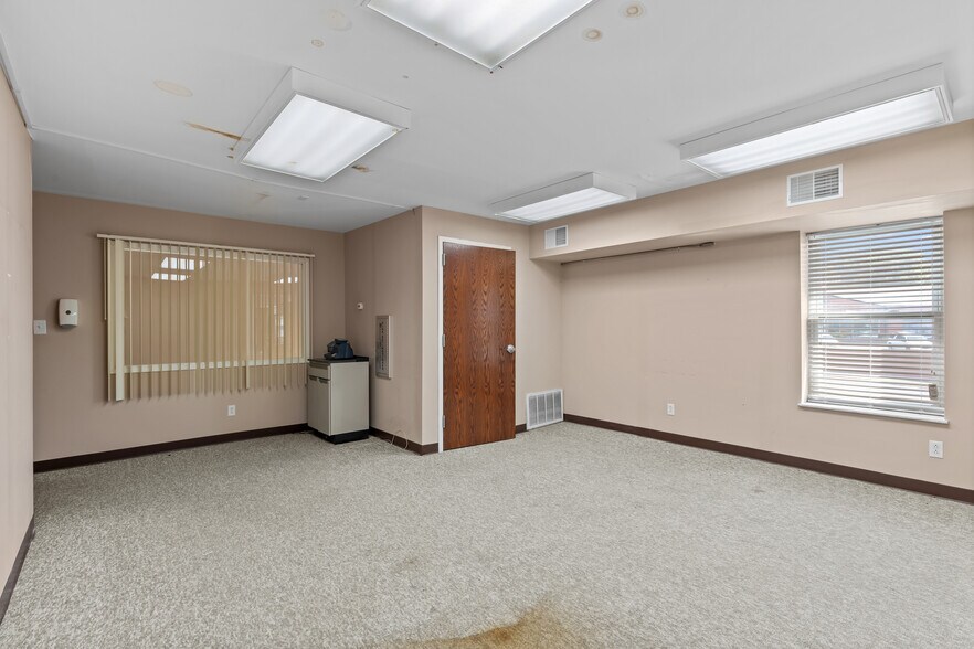 More Photos Of 10131-10137 West Florissant Ave, Saint Louis Office For Sale
