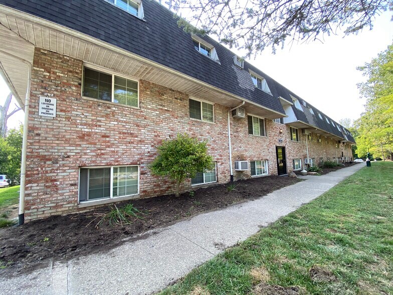 Primary Photo Of 8712-8804 Dayton Oxford Rd, Franklin Apartments For Sale