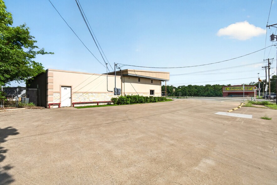 More Photos Of 815 E Moore Ave, Terrell Storefront Retail Office For Sale