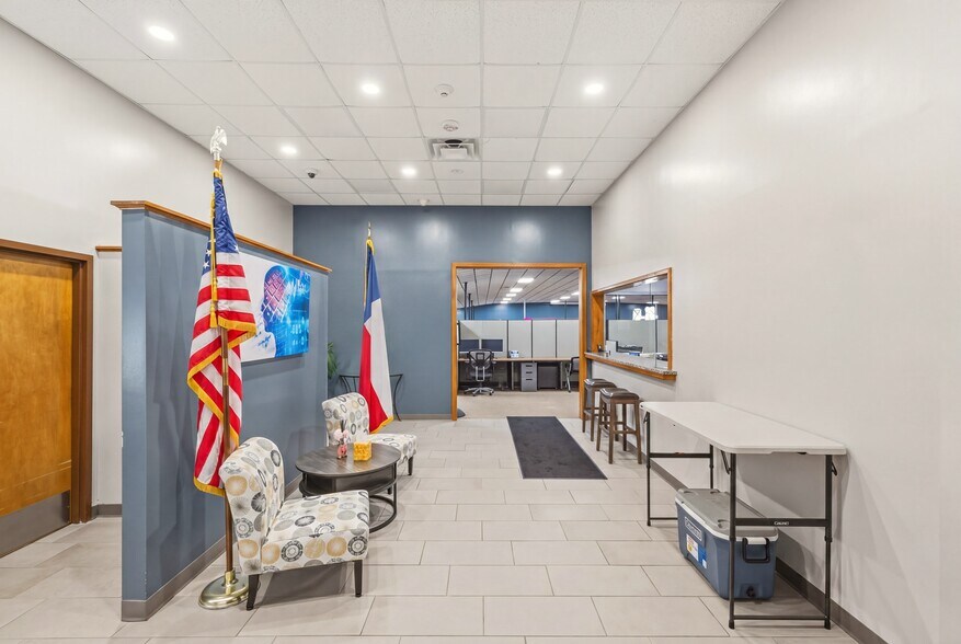 More Photos Of 1506 US-281, Johnson City Office For Sale