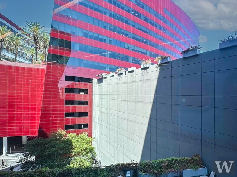 More Photos Of 700 N San Vicente Blvd, West Hollywood Office For Lease