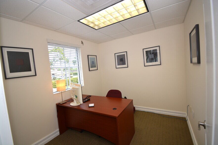 More Photos Of 7765 SW 87th Ave, Miami Office For Sale