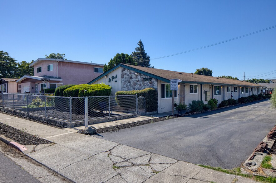 More Photos Of 24039 Park St, Hayward Apartments For Sale