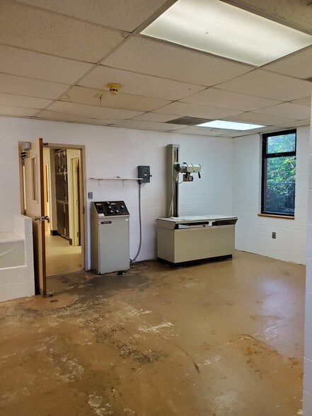More Photos Of 720 Jackson St, Herndon Medical For Lease