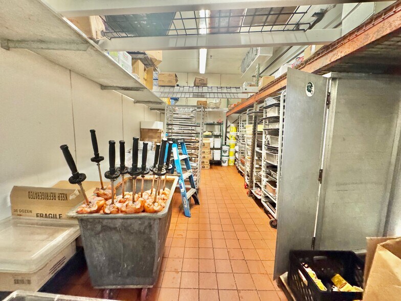 More Photos Of 560 Franklin Ave, Franklin Square Freestanding For Sale