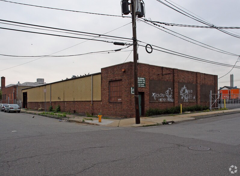 More Photos Of 16-26 Esther St, Newark Manufacturing For Lease