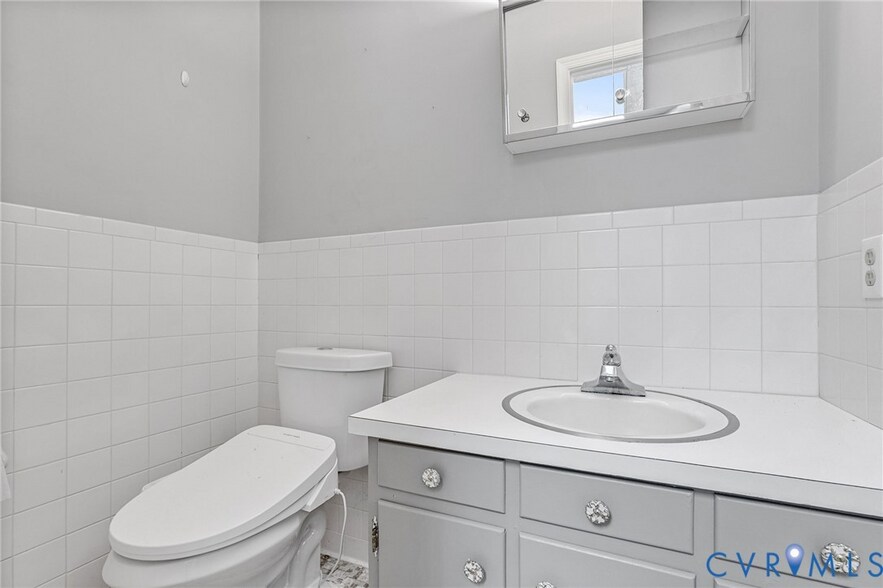 More Photos Of 10806 Rives Ave, Mc Kenney Medical For Sale