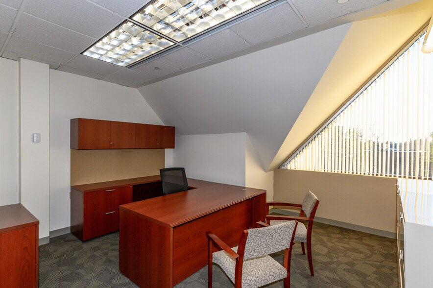 More Photos Of 86 Hopmeadow St, Simsbury Office For Sale