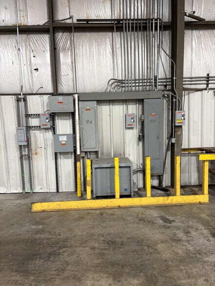 More Photos Of 1818 Scherer Pky, Saint Charles Warehouse For Sale