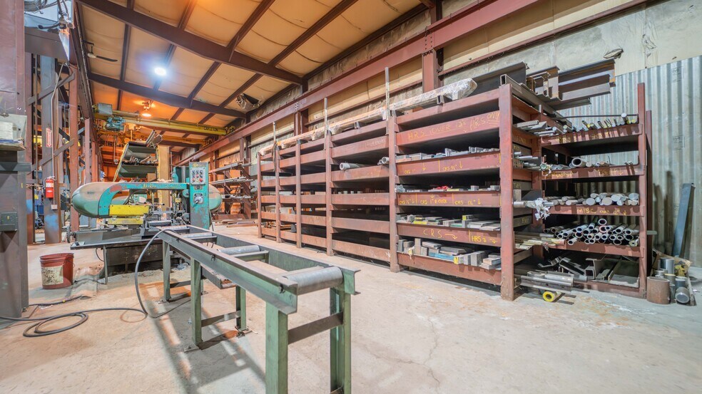 More Photos Of 1019 E Summit St, Crown Point Warehouse For Sale